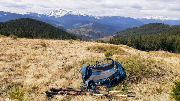 Quelles sont les meilleures techniques pour cuisiner avec un réchaud à bois en camping en haute montagne?