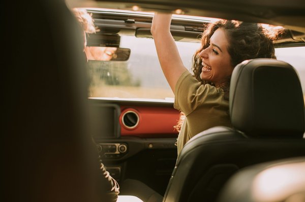 Quels sont les meilleurs itinéraires pour un road trip à travers les déserts de l'Australie : conseils et équipements ?